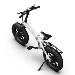 Vélo à Assistance Electrique polyvalent et parfait pour se rendre au travail.